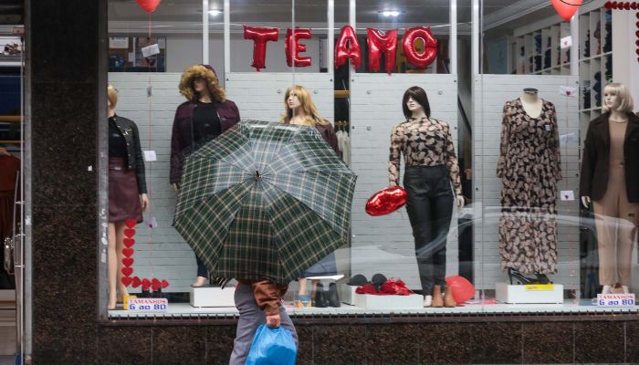 Dia dos Namorados: Procon-PR orienta consumidores sobre compras e trocas de presentes 